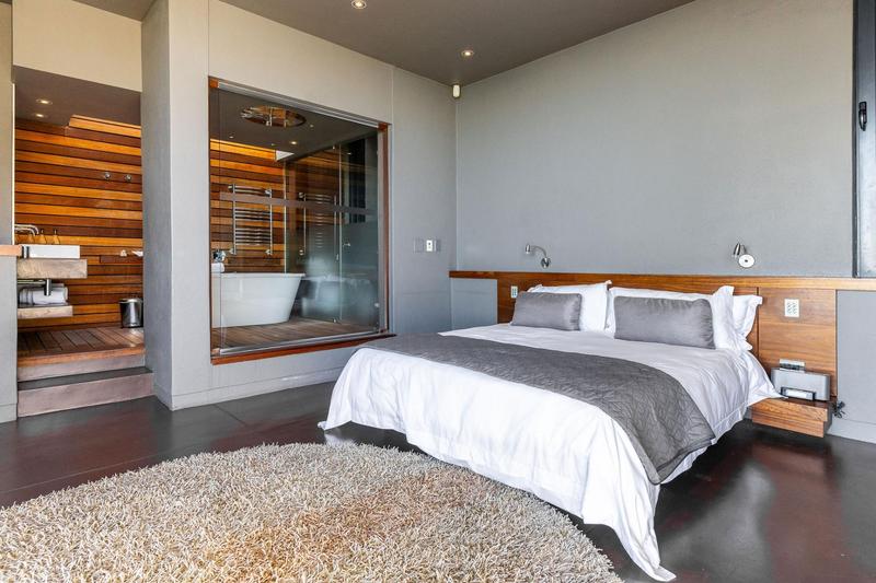 6 Bedroom Property for Sale in Llandudno Western Cape